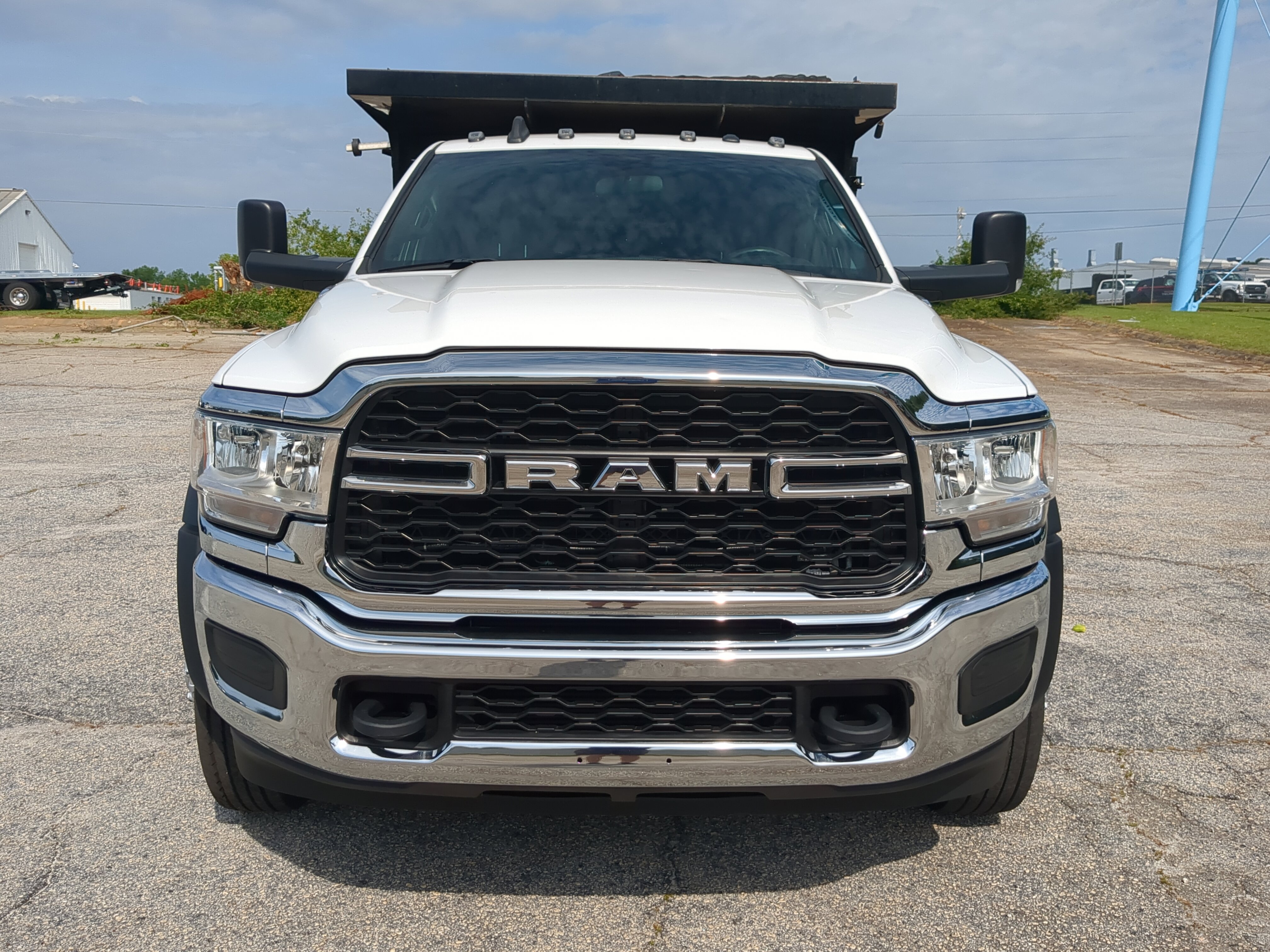 Used 2022 RAM 5500 Tradesman w/ Chrome Appearance Group AWD/4WD image 7