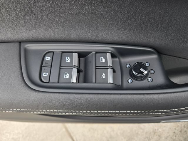 Used 2023 Audi Q8 Prestige AWD/4WD image 18