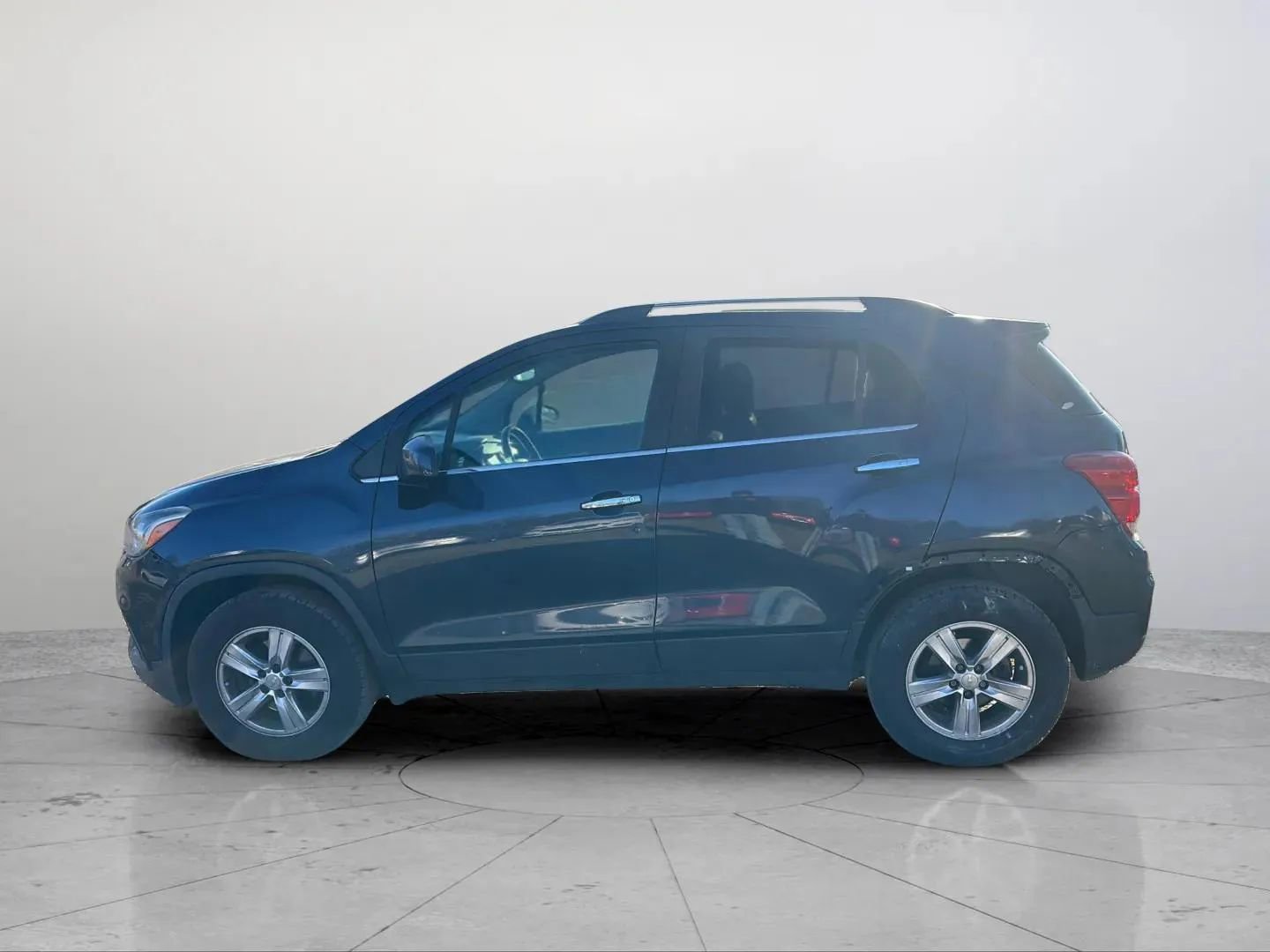 Used 2018 Chevrolet Trax LT w/ Sun & Sound Package image 3