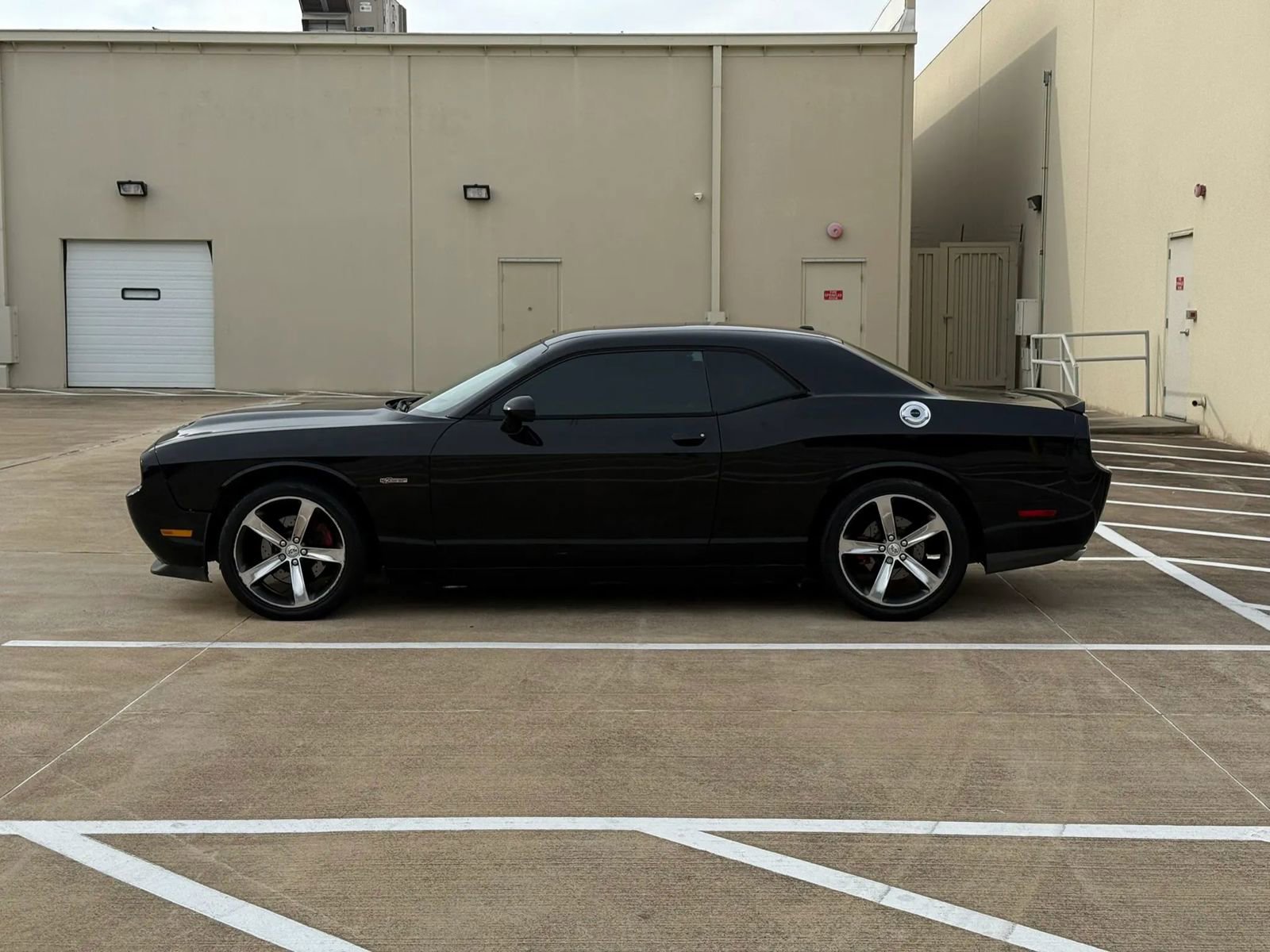 Used 2014 Dodge Challenger R/T RWD image 4