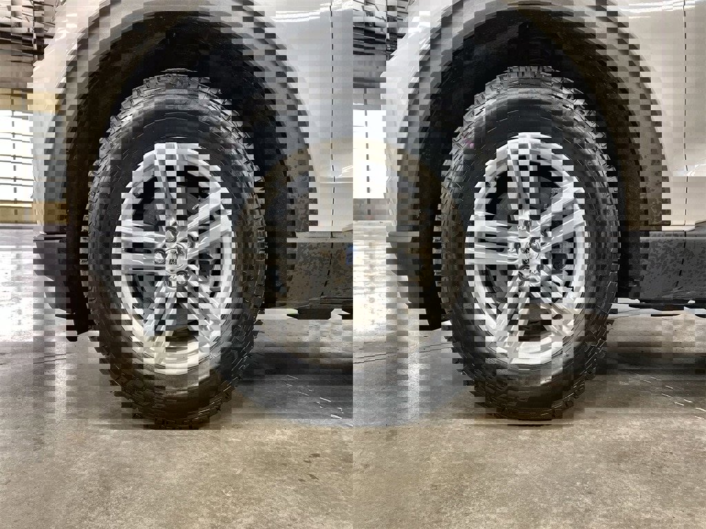 Used 2022 Ford Explorer XLT w/ Equipment Group 202A image 10