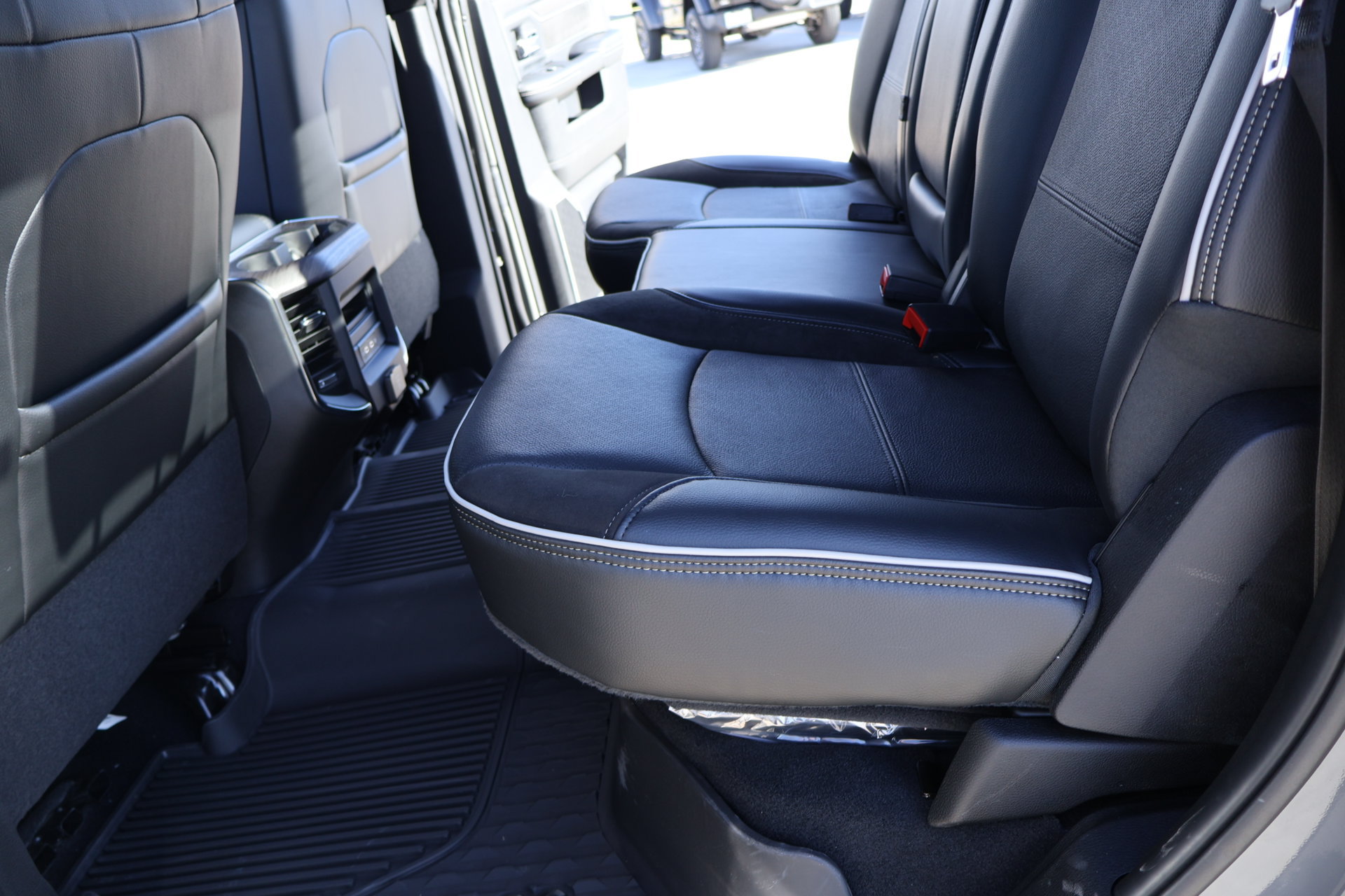 New 2027 RAM 3500 Laramie AWD/4WD image 13