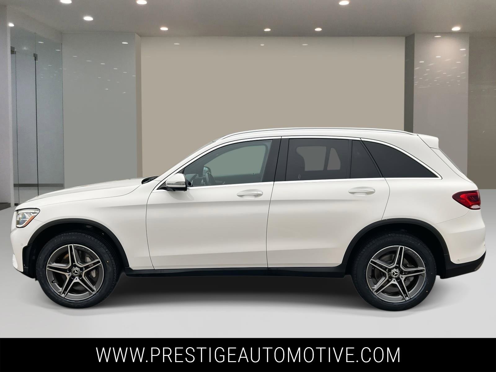 Used 2022 Mercedes-Benz GLC 300 4MATIC image 2