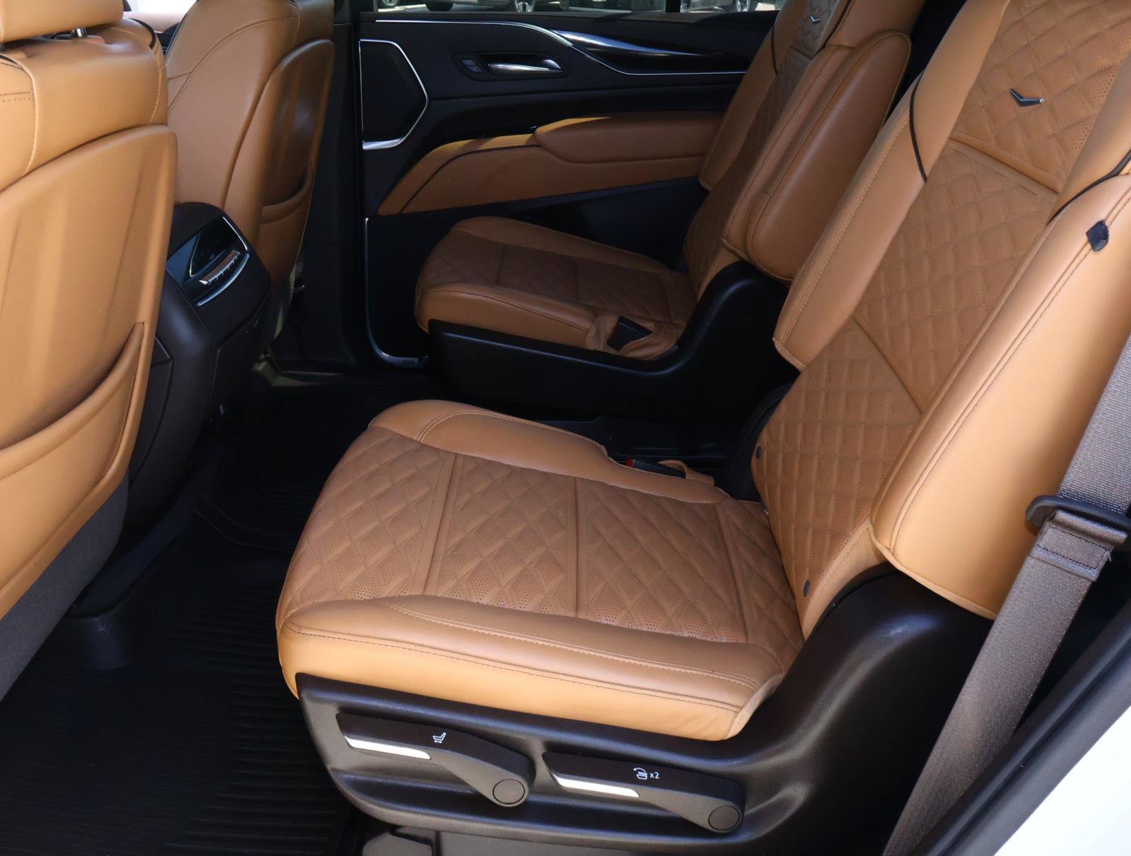 Used 2021 Cadillac Escalade Premium Luxury RWD image 26