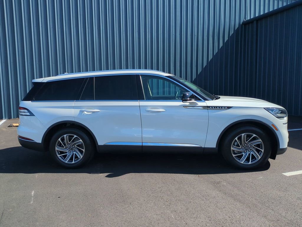 Used 2023 Lincoln Aviator 2WD image 5