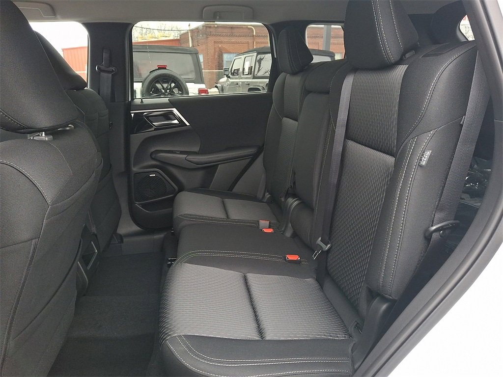 New 2026 Mitsubishi Outlander ES image 6