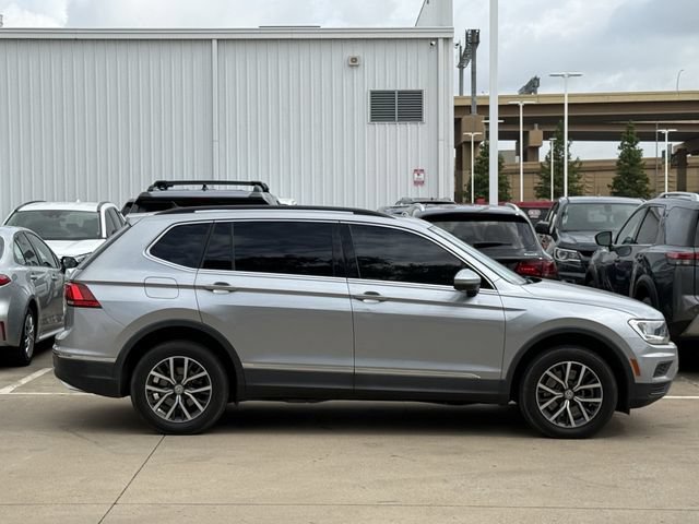 Used 2020 Volkswagen Tiguan SE w/ Panoramic Sunroof Package FWD image 3