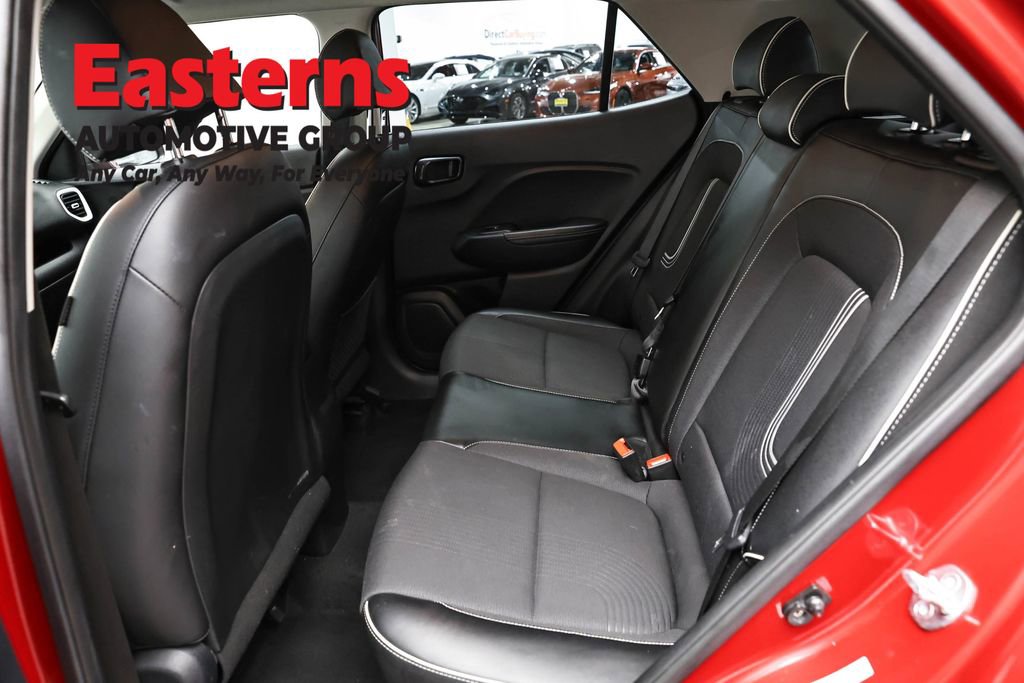 Used 2023 Hyundai Venue Limited FWD image 22