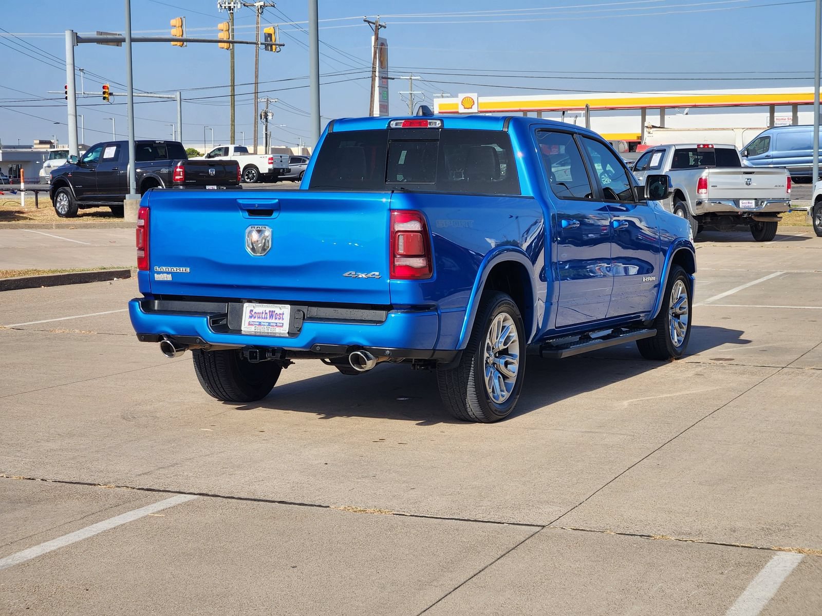 Used 2020 RAM 1500 Laramie w/ Sport Appearance Package AWD/4WD image 4