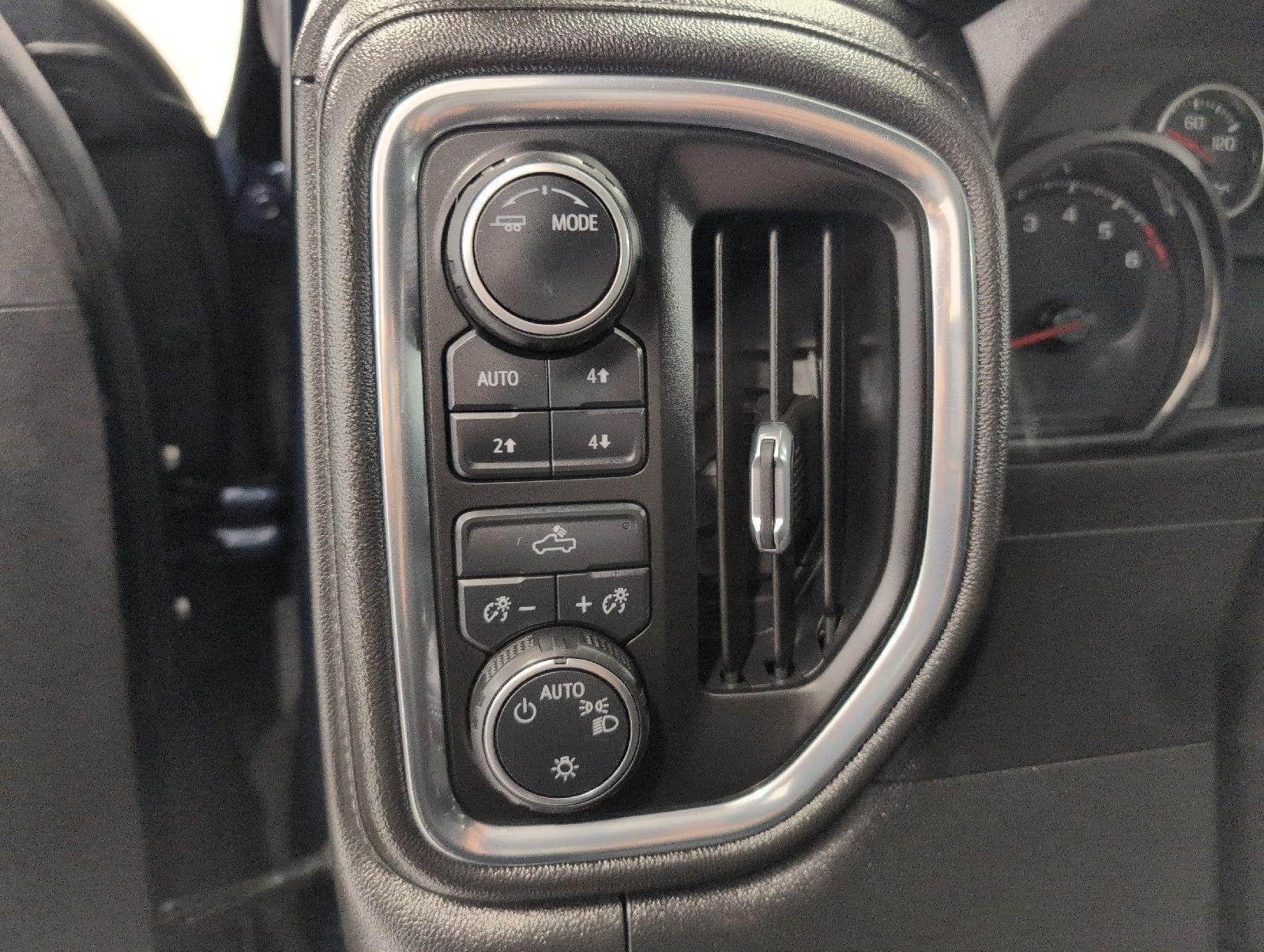 Used 2022 Chevrolet Silverado 1500 LT AWD/4WD image 10