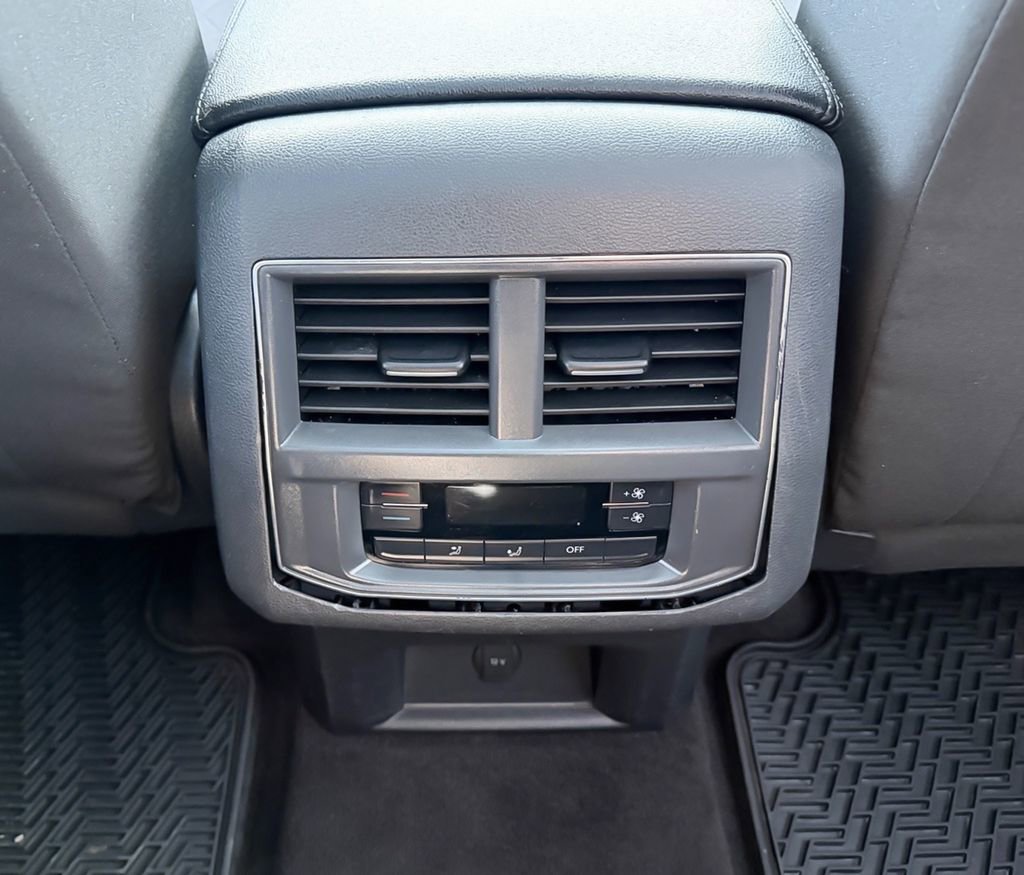 Used 2018 Volkswagen Atlas Launch Edition image 22