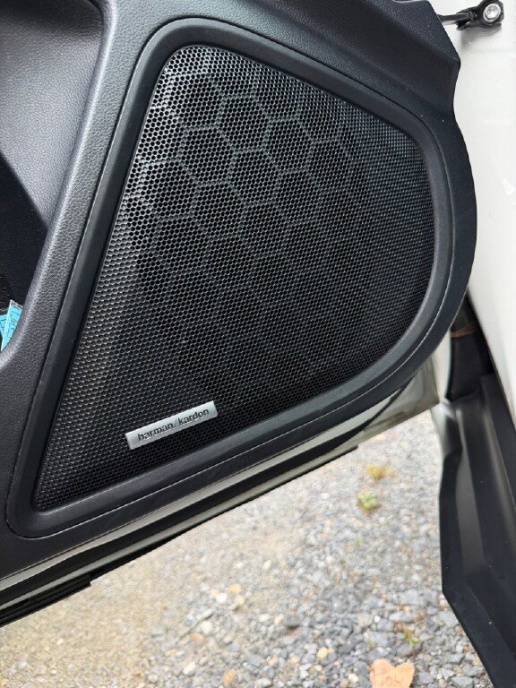 Used 2021 Subaru Outback Limited image 12