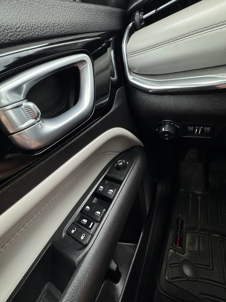 Used 2022 Jeep Compass Limited AWD/4WD image 16