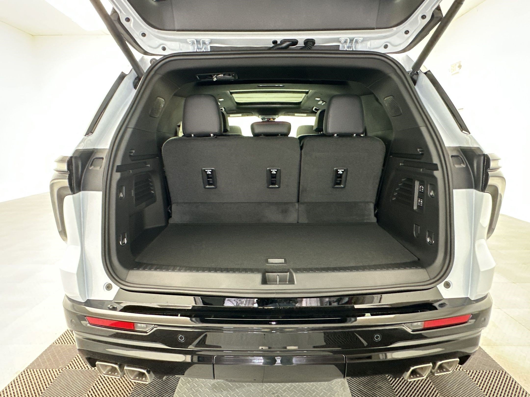 New 2026 Chevrolet Traverse RS w/ LPO, Floor Liner Package AWD/4WD image 25
