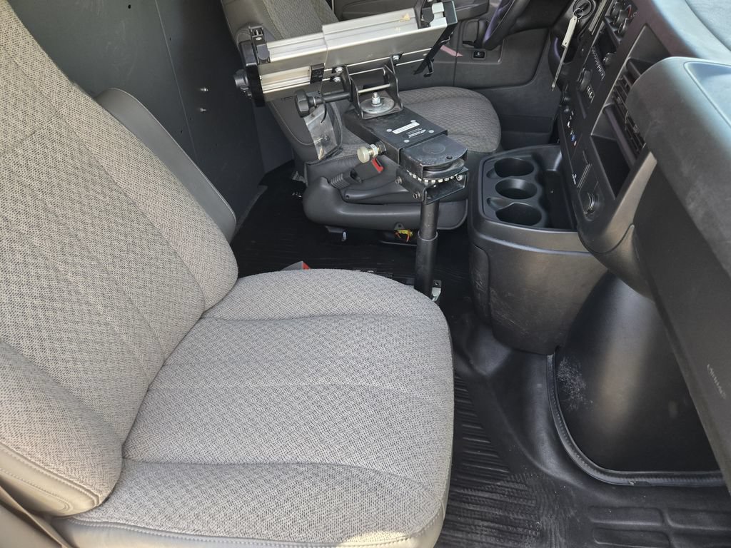 Used 2020 Chevrolet Express 2500 RWD image 13