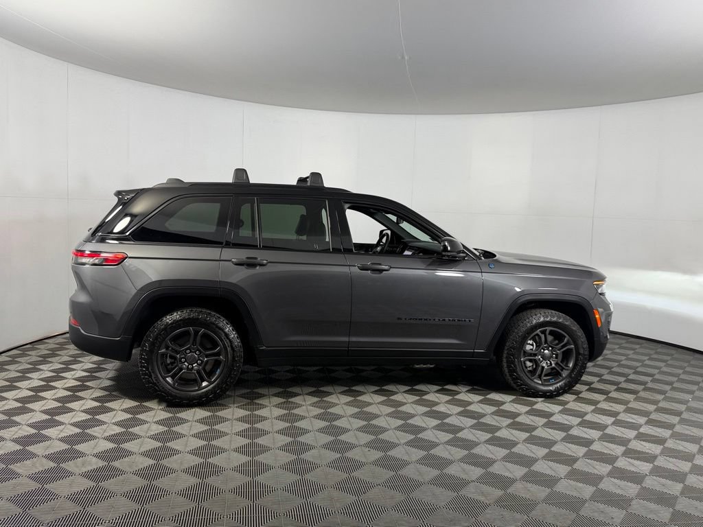 Used 2024 Jeep Grand Cherokee Trailhawk w/ Advanced Protech Group II AWD/4WD image 9