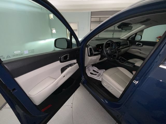 Used 2025 Kia Sorento S FWD image 11