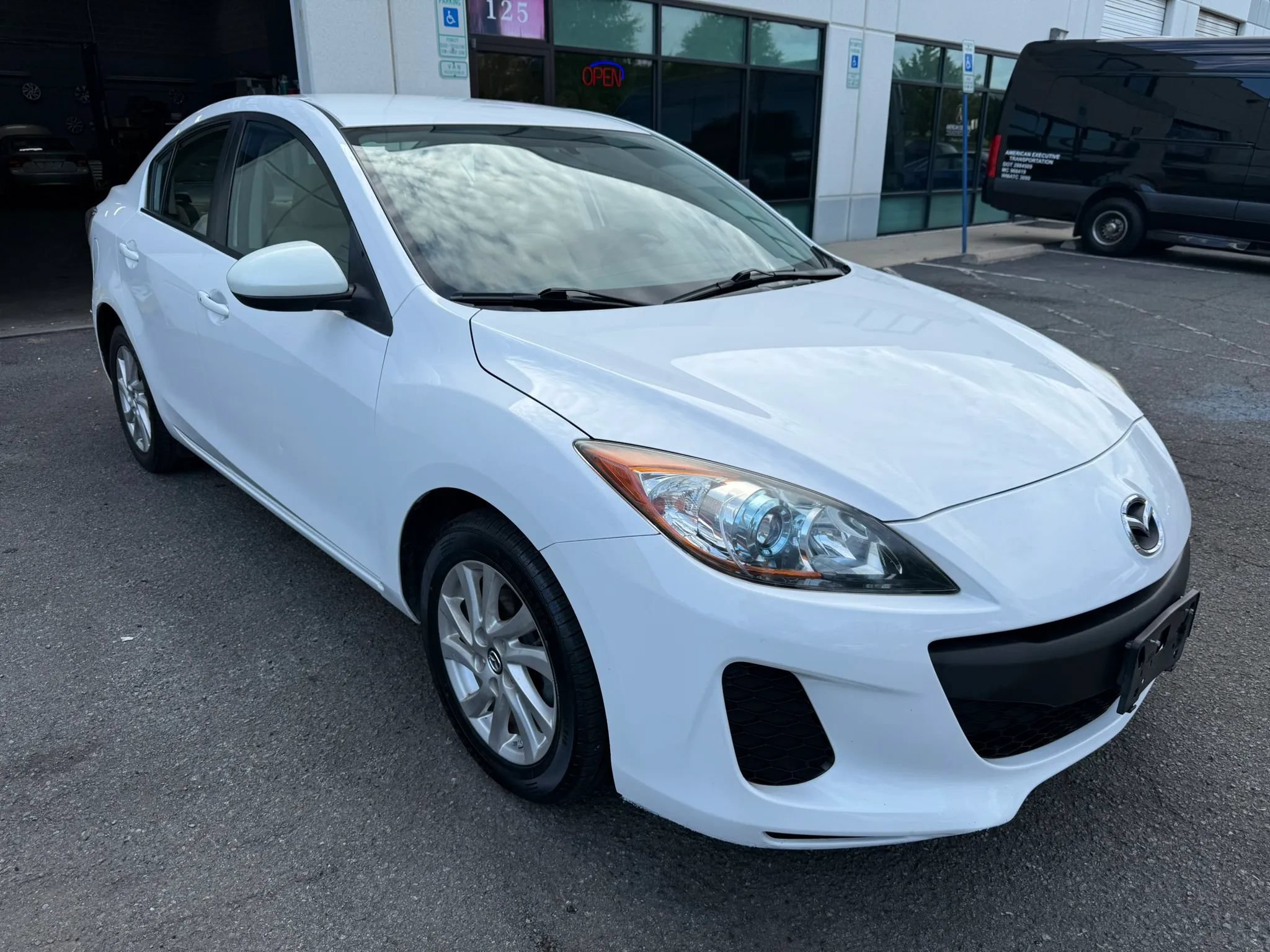 Used 2013 MAZDA MAZDA3 i Touring FWD image 8