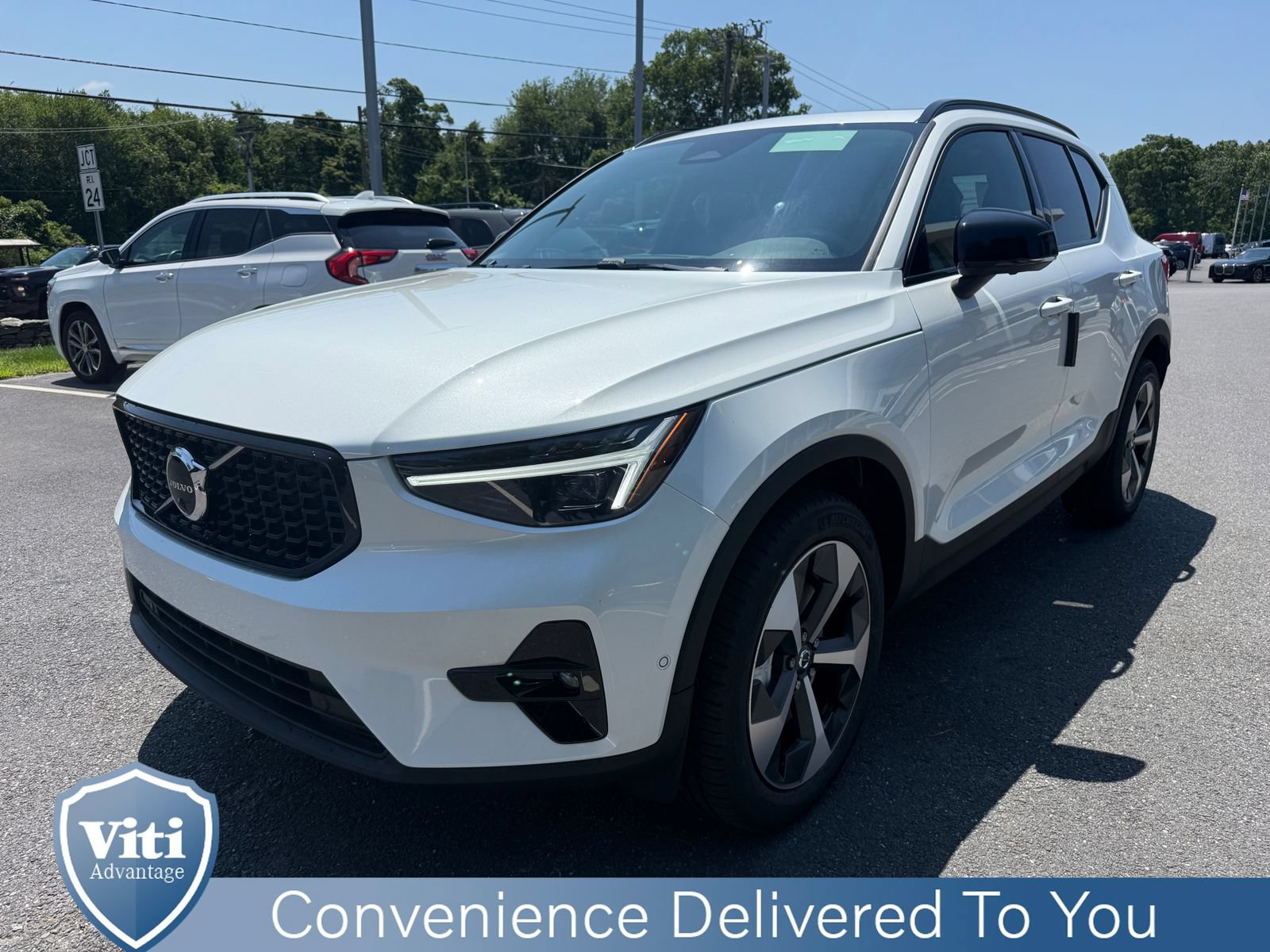 New 2026 Volvo XC40 B5 Plus w/ Protection Package Premier AWD/4WD image 4