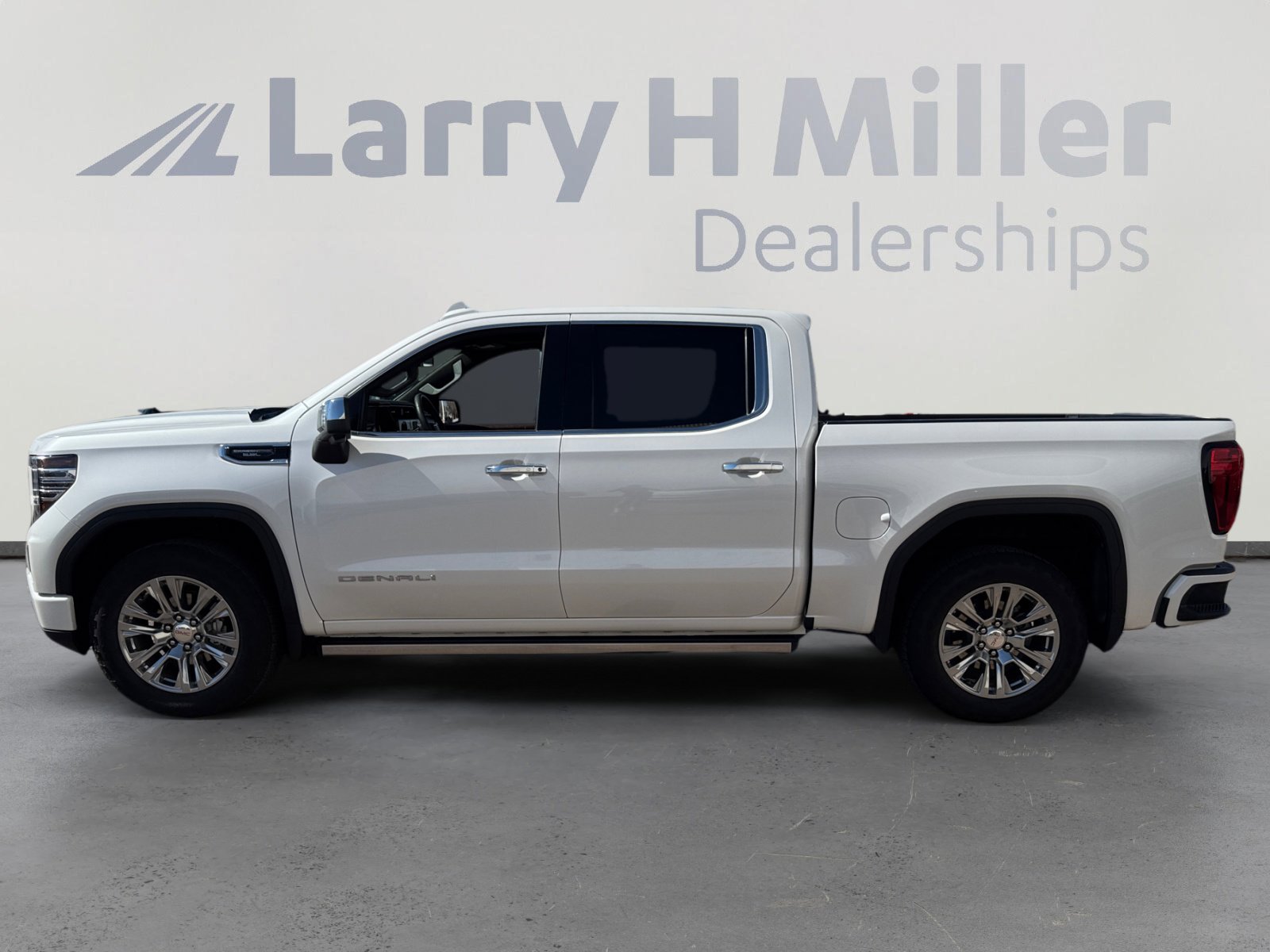 Used 2023 GMC Sierra 1500 Denali w/ Denali Carbonpro Edition image 2