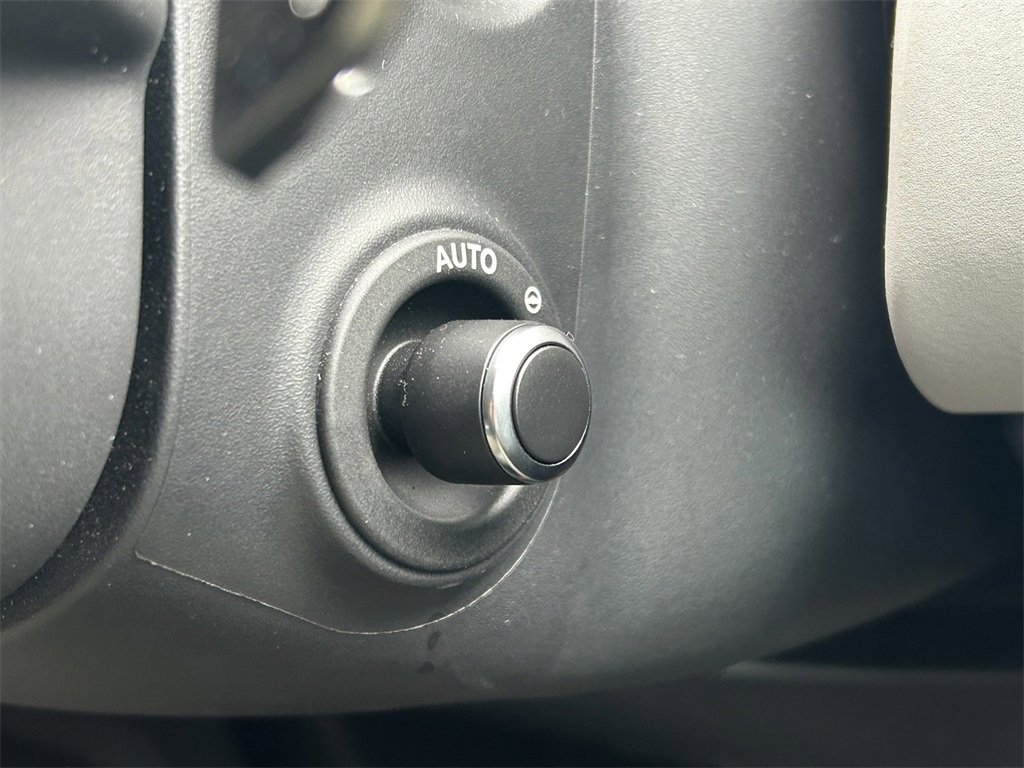 Used 2024 Land Rover Range Rover Evoque Dynamic SE image 33