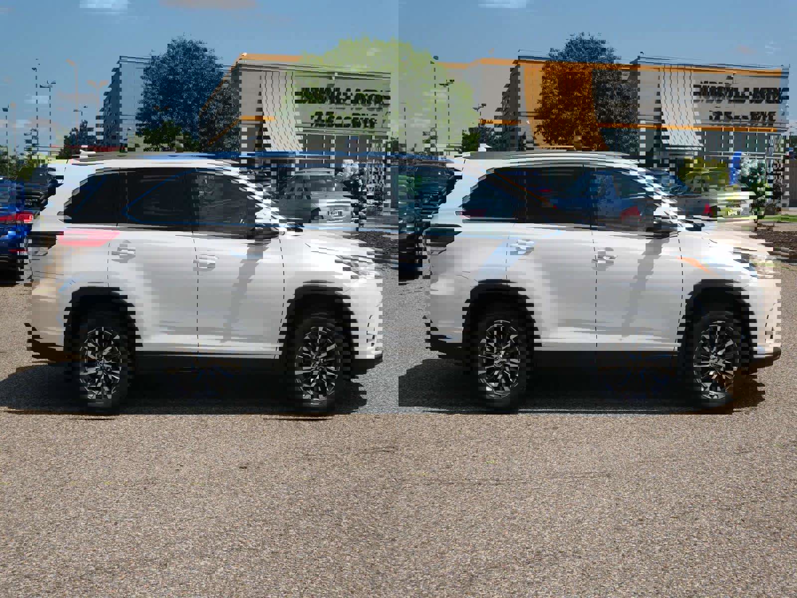 Used 2019 Toyota Highlander XLE image 8