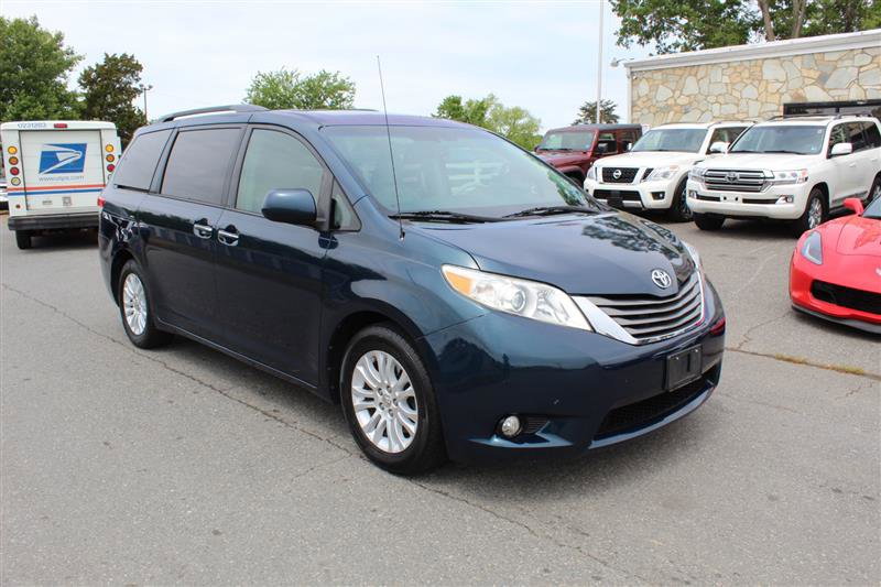 Used 2012 Toyota Sienna XLE FWD image 9