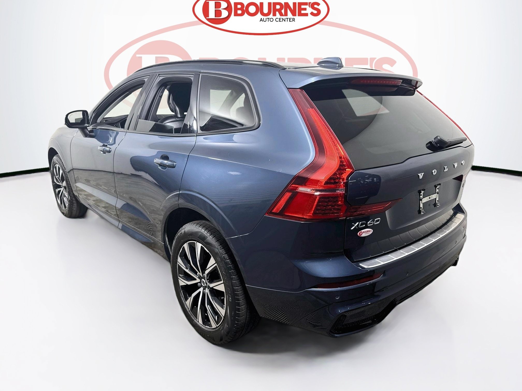 Used 2024 Volvo XC60 B5 Core w/ Protection Package Premier AWD/4WD image 9