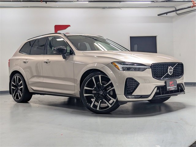 Used 2023 Volvo XC60 B5 Ultimate w/ Climate Package image 2