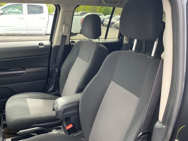 Used 2014 Jeep Patriot Latitude AWD/4WD image 6