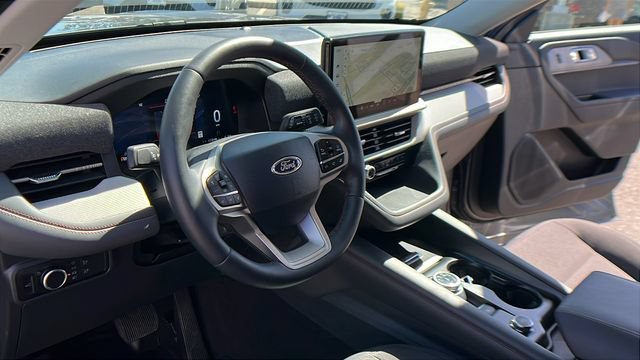 Used 2025 Ford Explorer Active RWD image 16