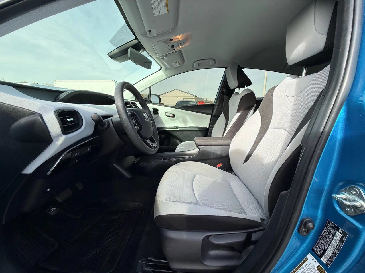 Used 2022 Toyota Prius L Eco image 18