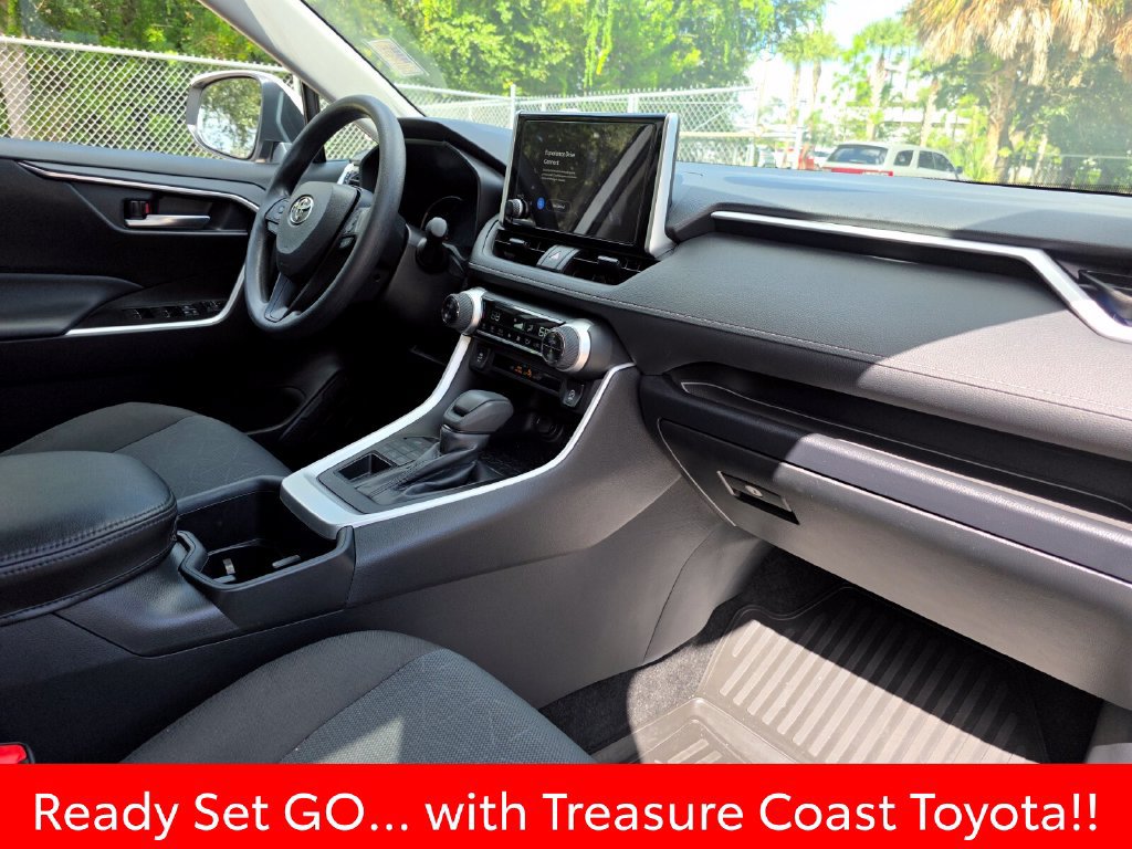 Used 2025 Toyota RAV4 XLE AWD/4WD image 14
