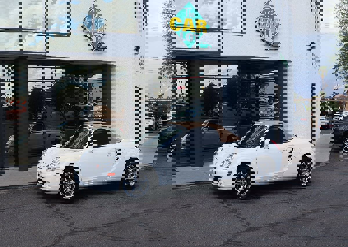 Used 2004 Toyota MR2 image 4