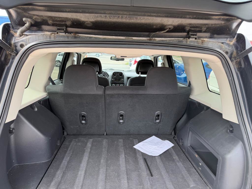 Used 2014 Jeep Patriot Latitude AWD/4WD image 19