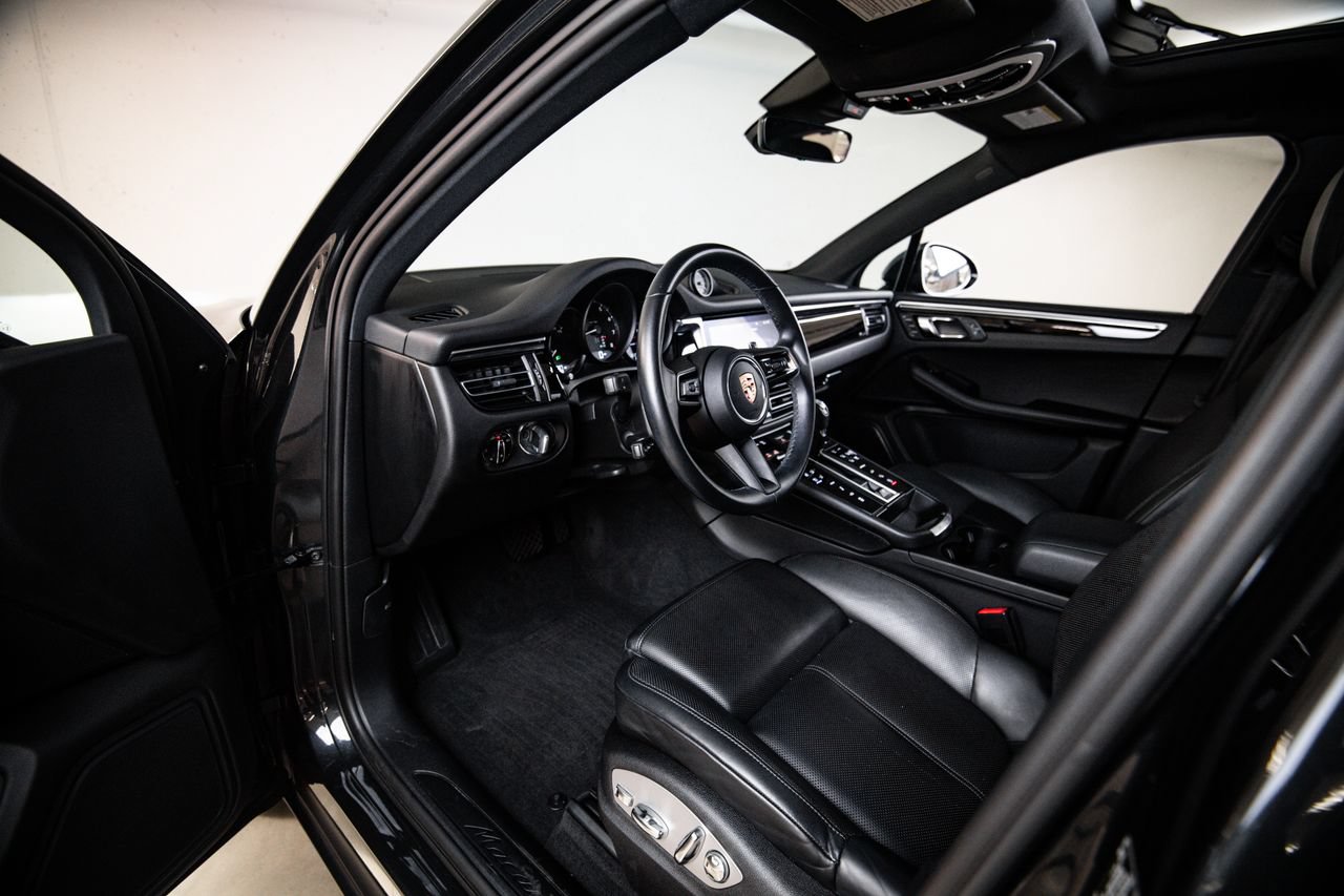 Certified 2024 Porsche Macan AWD/4WD image 4