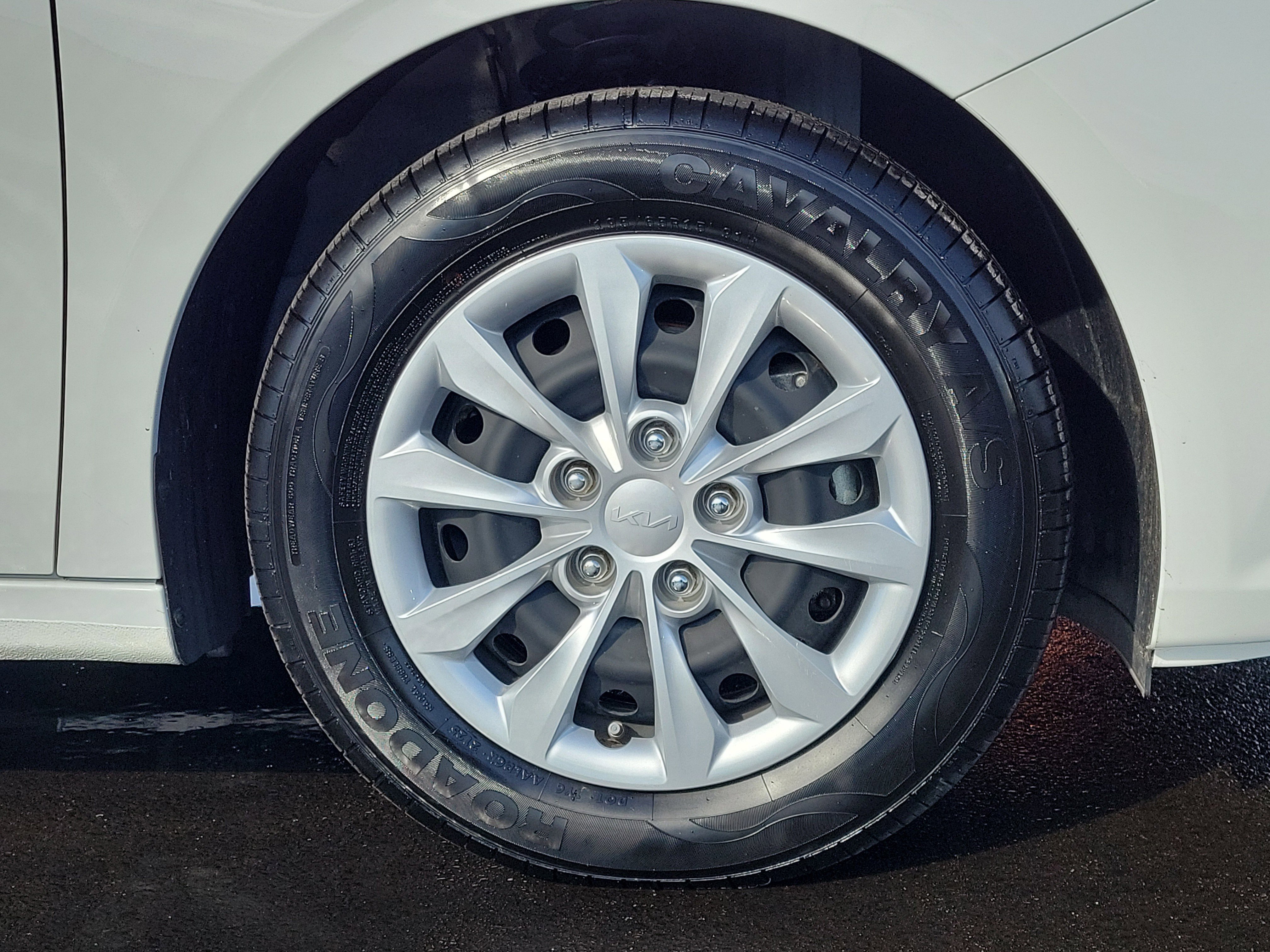 Used 2024 Kia Forte LX image 5