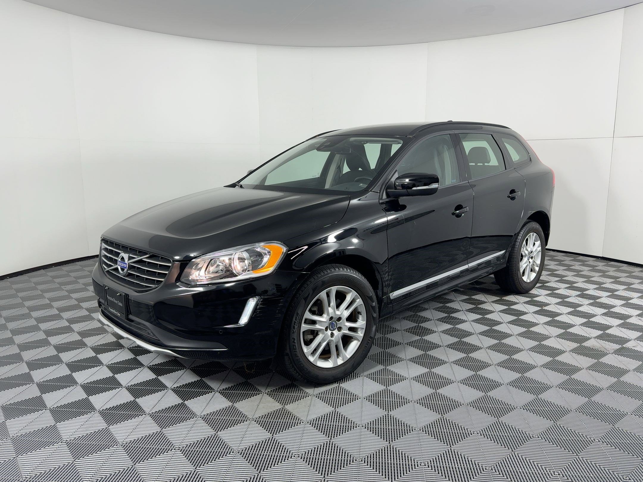 Used 2015 Volvo XC60 T5 w/ Proximity Package