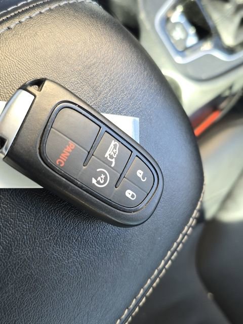 Used 2020 Jeep Cherokee Limited image 24