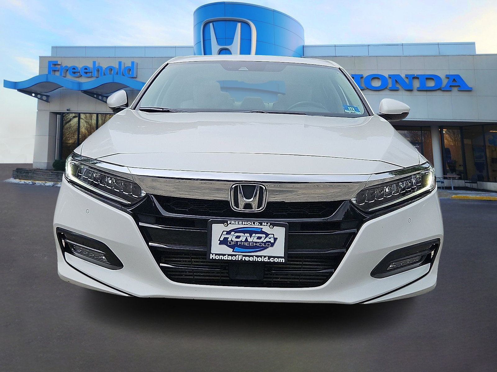 Used 2018 Honda Accord Touring image 2