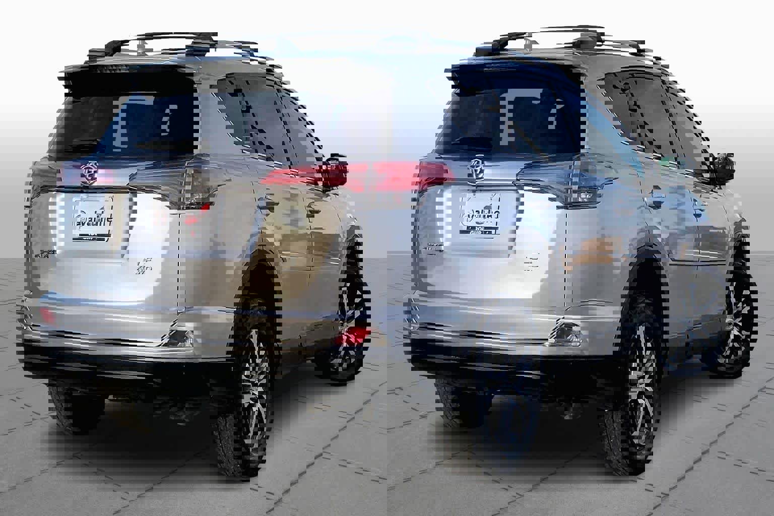 Used 2017 Toyota RAV4 LE image 12