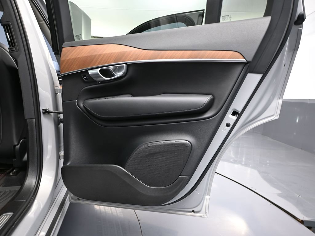 Used 2024 Volvo XC90 B5 Plus image 47