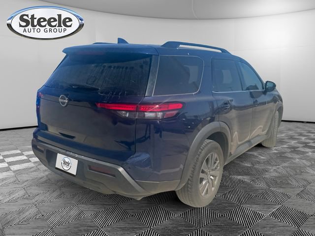 Used 2025 Nissan Pathfinder SV image 3