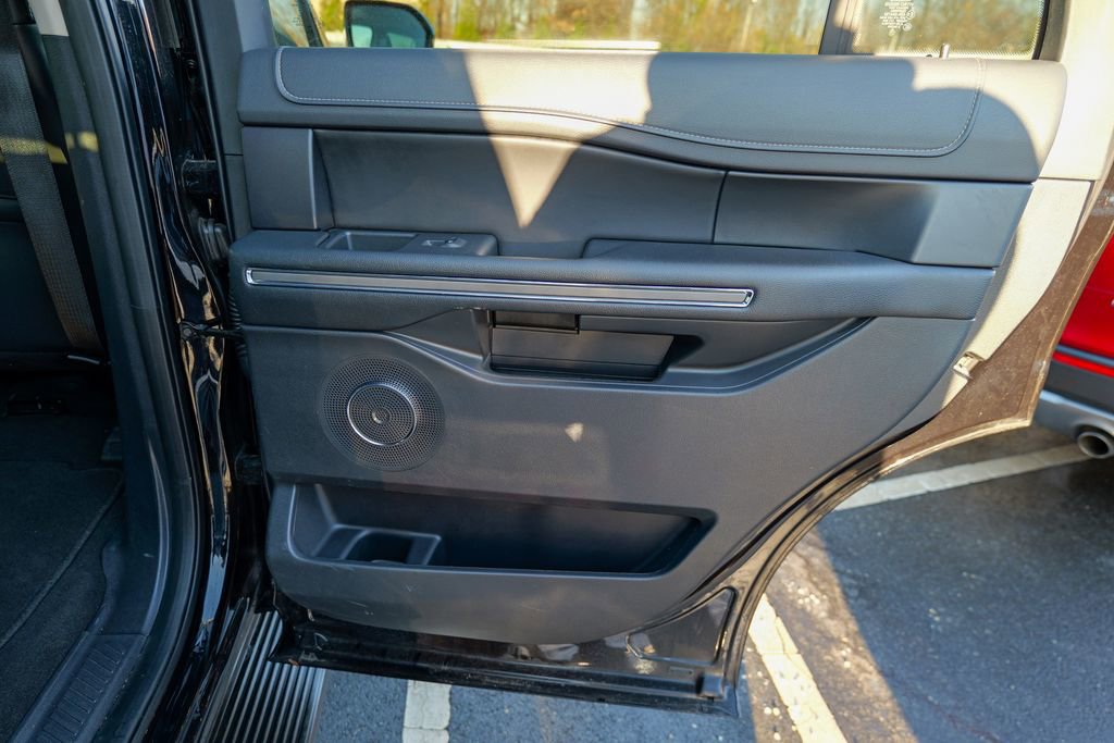Used 2024 Ford Expedition XLT image 28