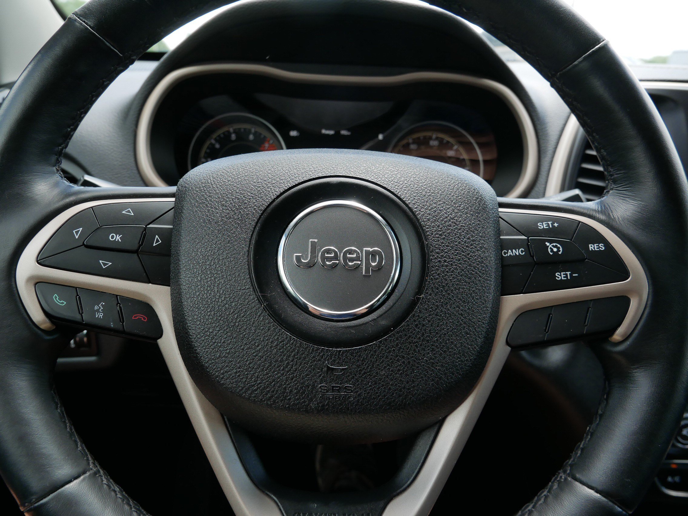 Used 2016 Jeep Cherokee Limited AWD/4WD image 25