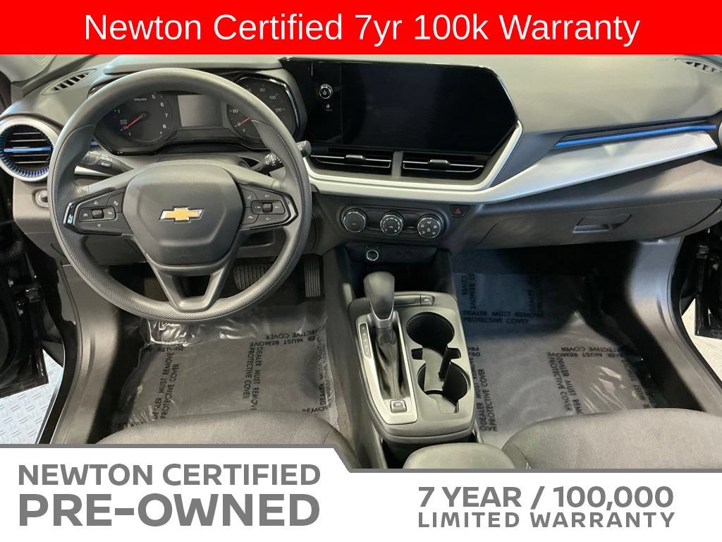 Used 2025 Chevrolet Trax LS FWD image 4