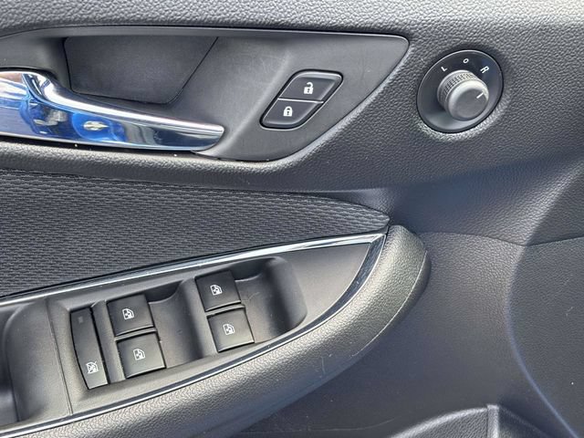 Used 2017 Chevrolet Cruze LT w/ Sun And Sound Package FWD image 10