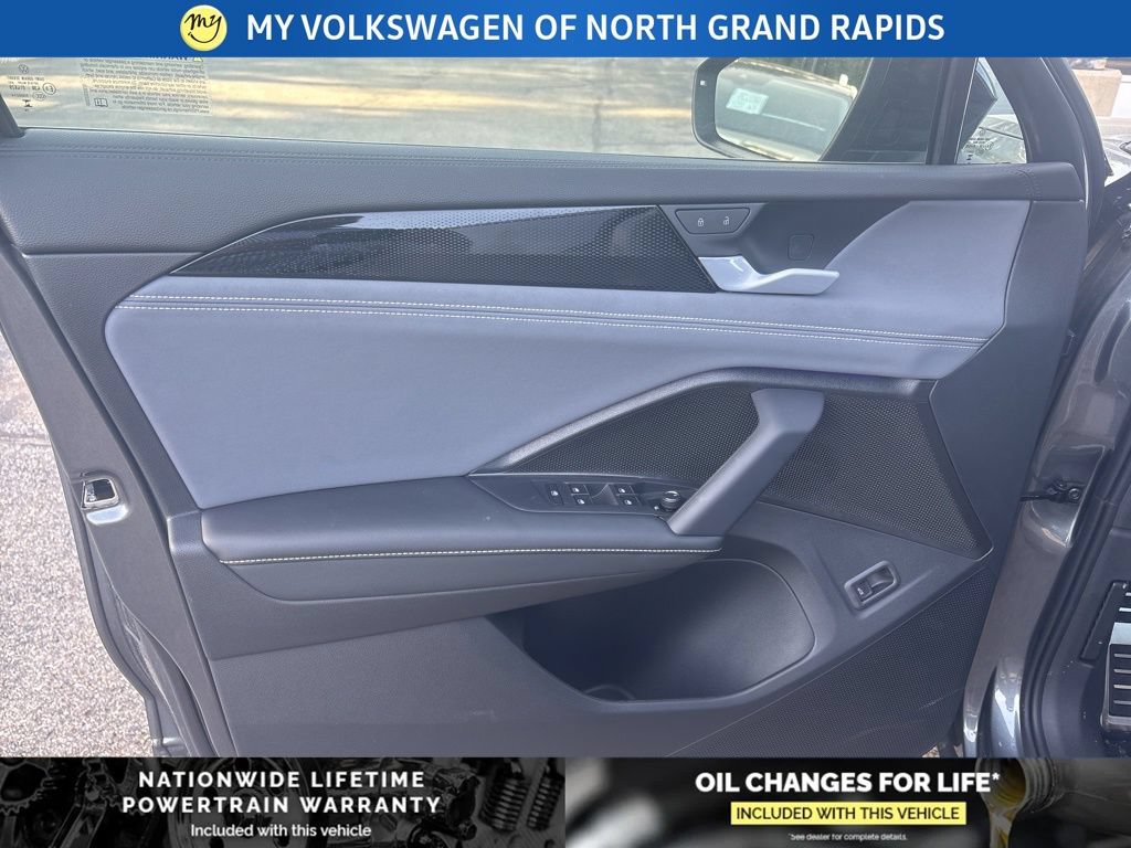 New 2026 Volkswagen Tiguan SE R-Line AWD/4WD image 11