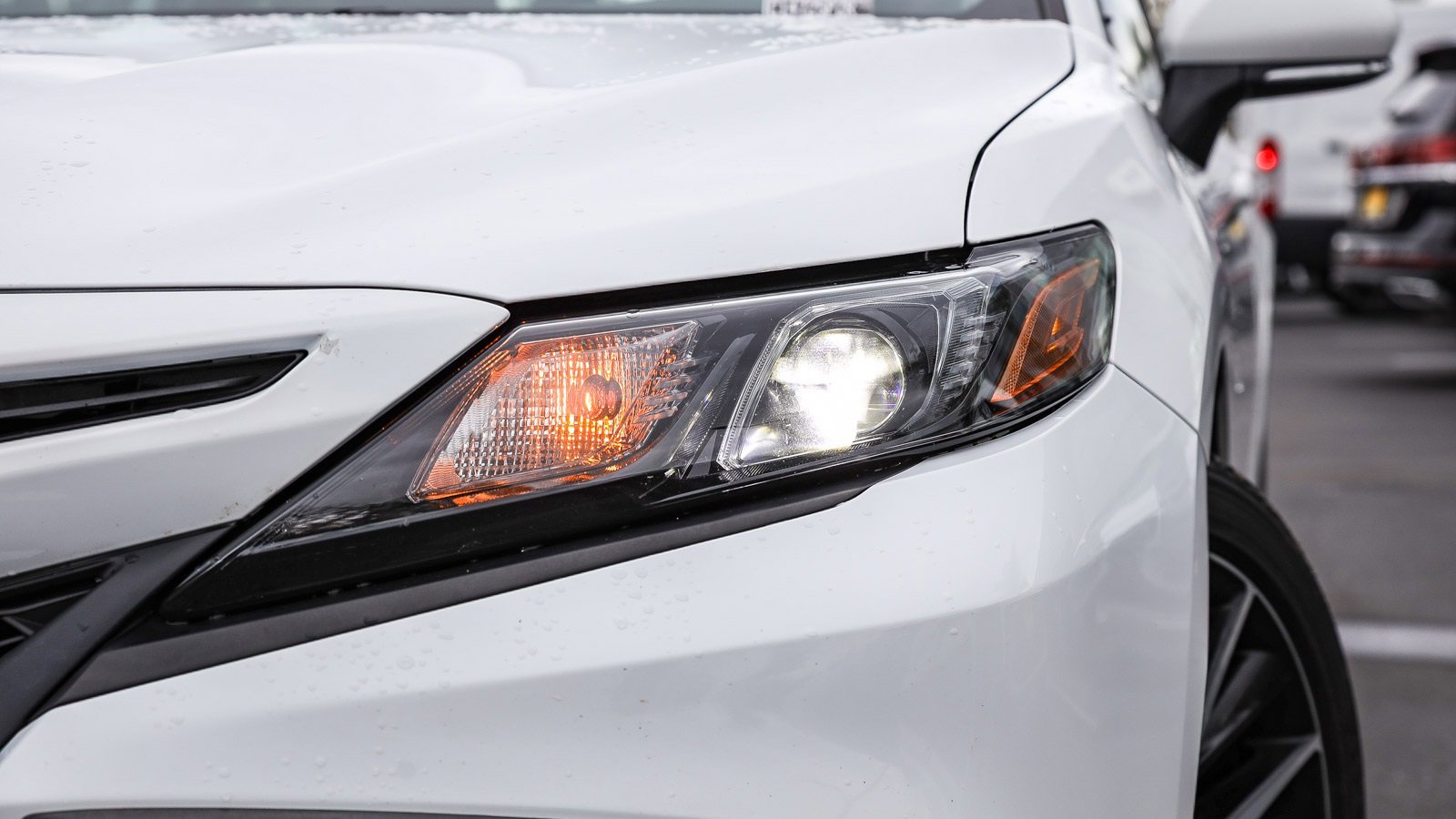 Used 2023 Toyota Camry SE image 2