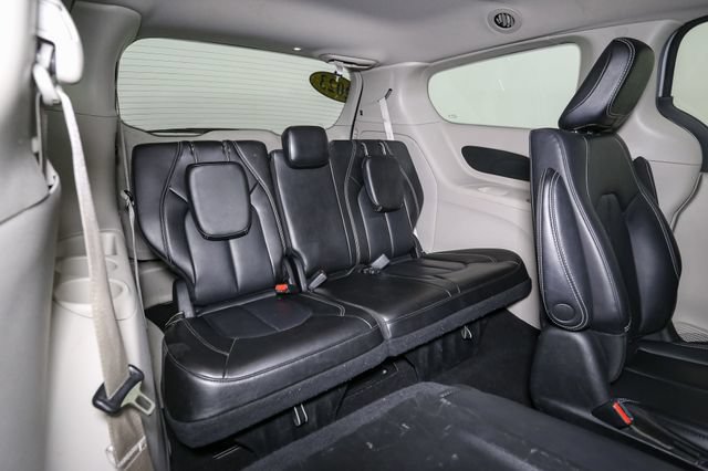 Used 2023 Chrysler Pacifica Touring-L FWD image 20